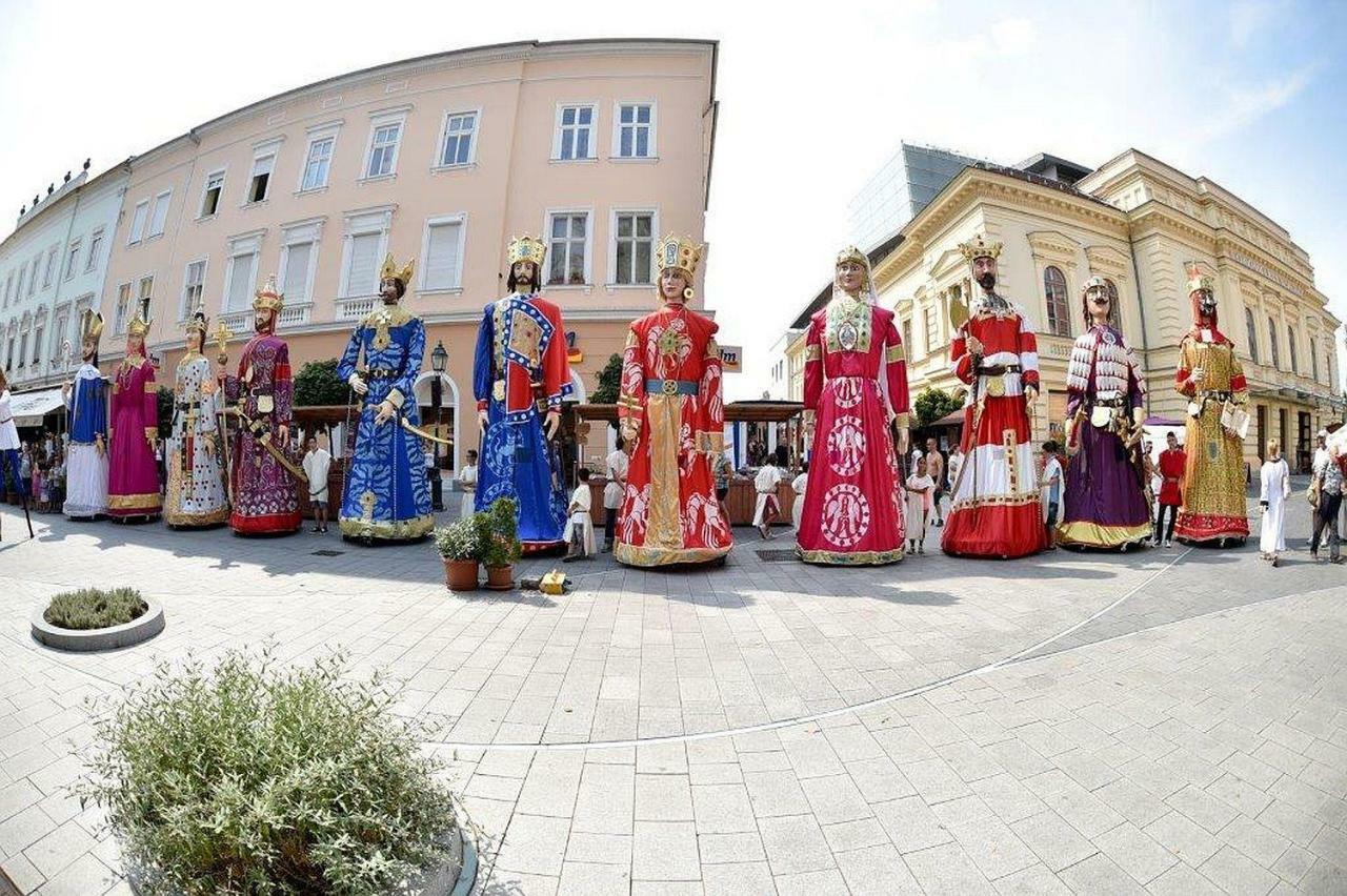 Korona Apartman Székesfehérvár Exterior foto